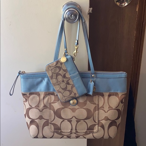 👜 Authentic Coach Signature Tote & Coin Purse👜 - Picture 3 of 15